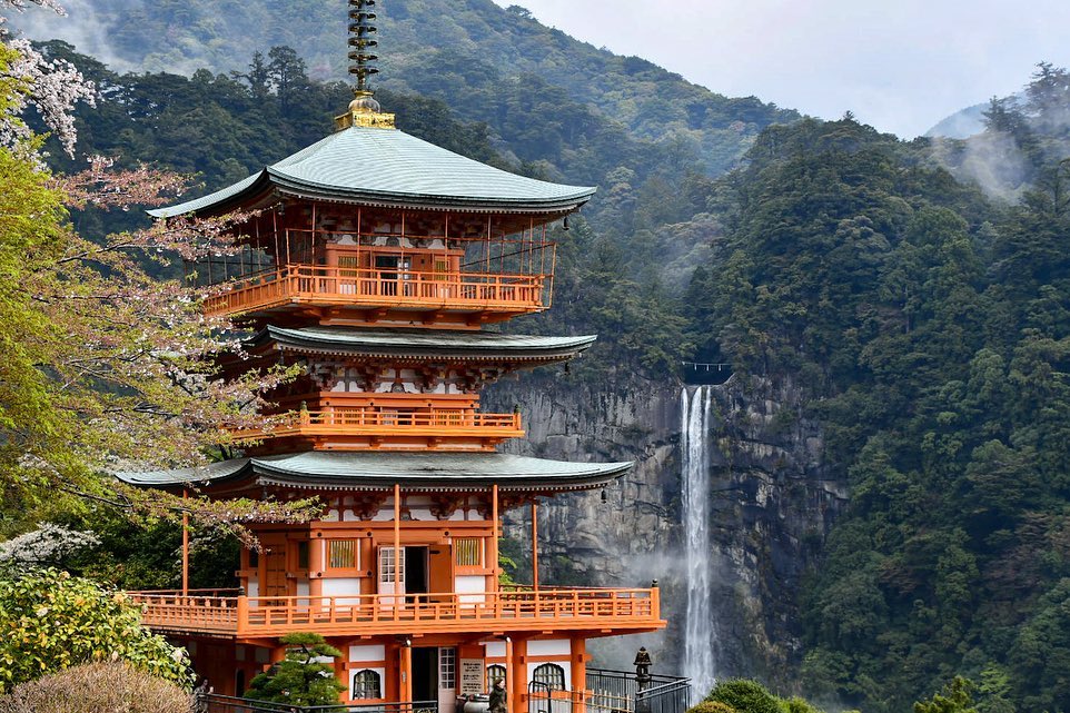 Cycle along the Pacific Ocean and visit Nachi Grand Shrine with holy giant Nachi Waterfall！”KUMANO-KODO Pilgrimage Bike & Hike Tour” day 5