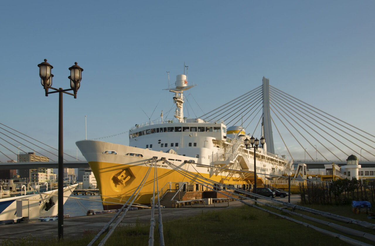 青森港八甲田丸